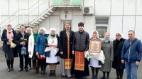 Пасхальный крестный ход прошел по онкоцентру