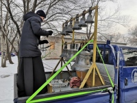 Передвижная звонница огласила колокольным звоном детскую больницу